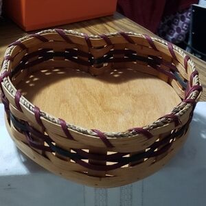Beautiful 2008 Amish Woven Heart Basket and Lazy Susan Signed and dated